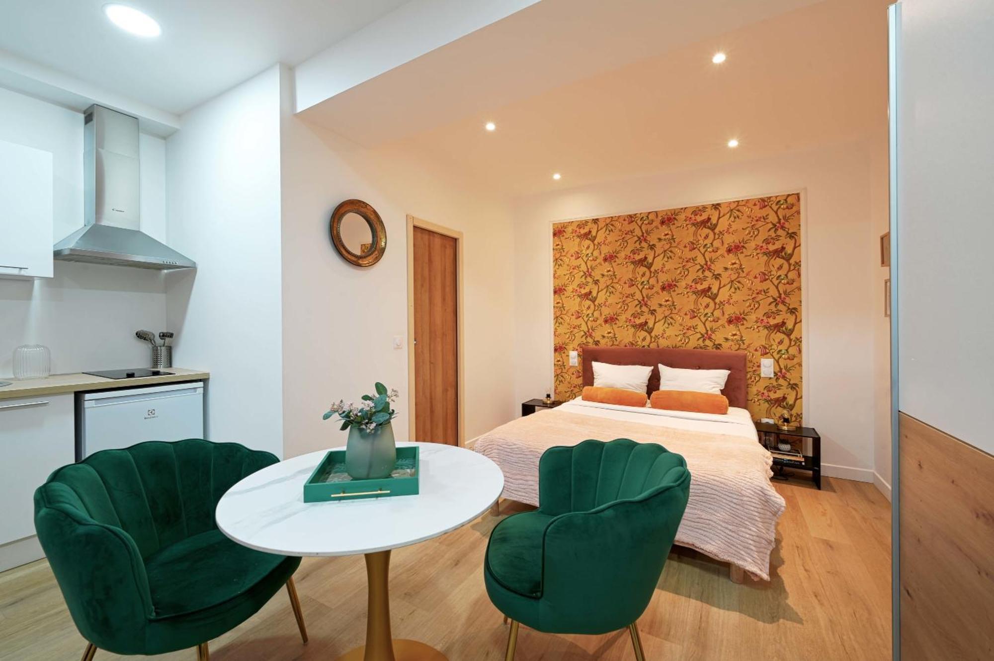 Ferienwohnung Modern Renovated Studio With A Touch Of Gilded Glamour Central Paris Exterior foto